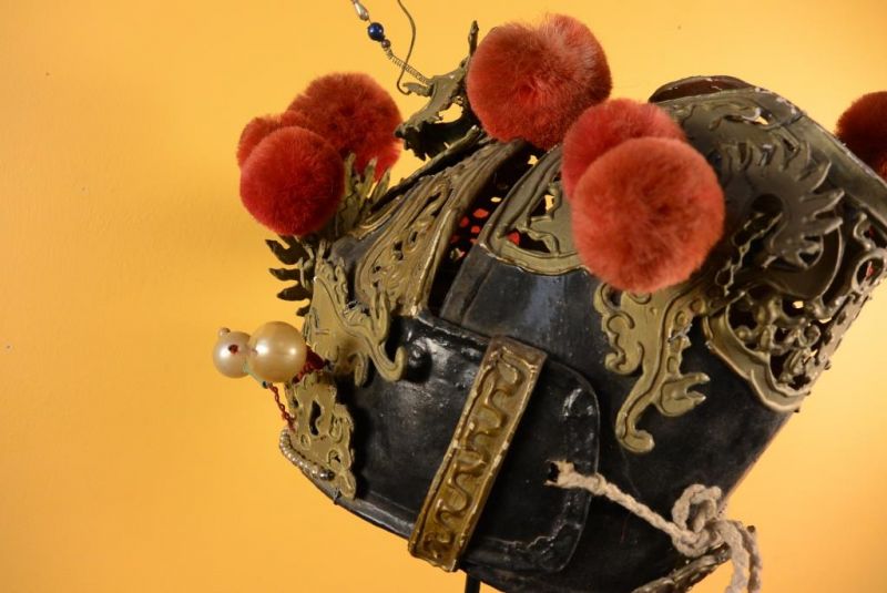 Alter chinesischer Theatre Kappe Rot und Gold Helm 5