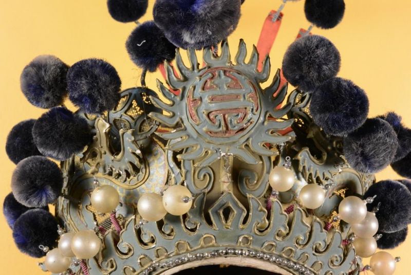 Alter chinesischer Theatre Kappe - Rote und schwarze Schleife 3