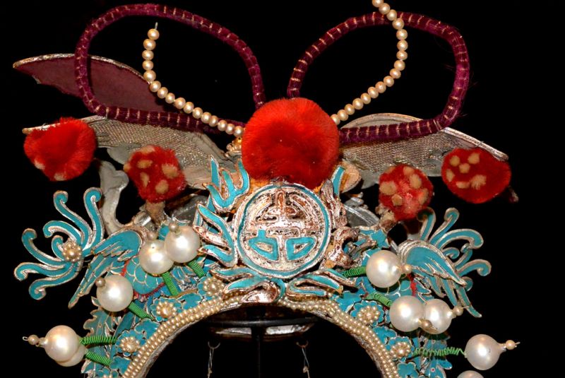 Alter chinesischer Theatre Kappe Schmetterling und Perlen 2