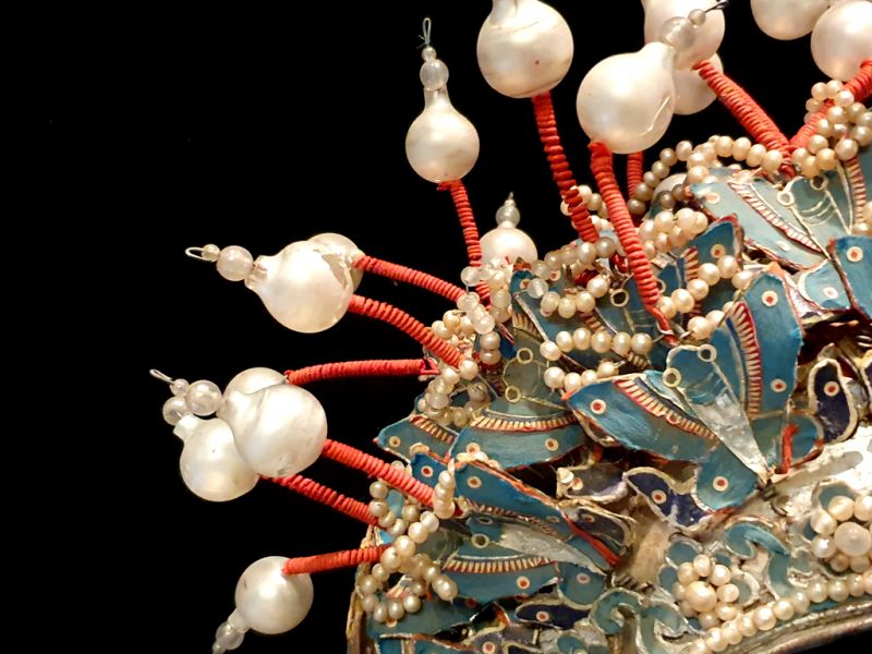 Alter chinesischer Theatre Kappe Schmetterlinge und Glasperlen 2