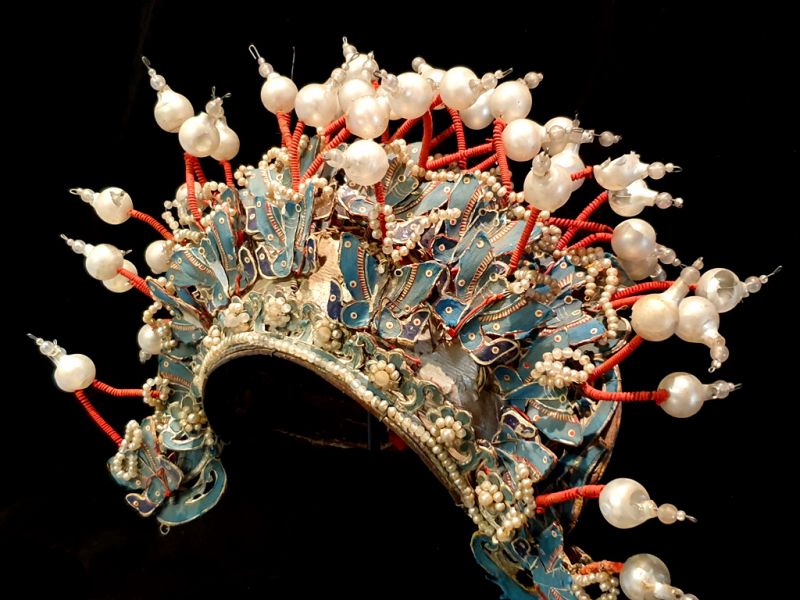 Alter chinesischer Theatre Kappe Schmetterlinge und Glasperlen 3