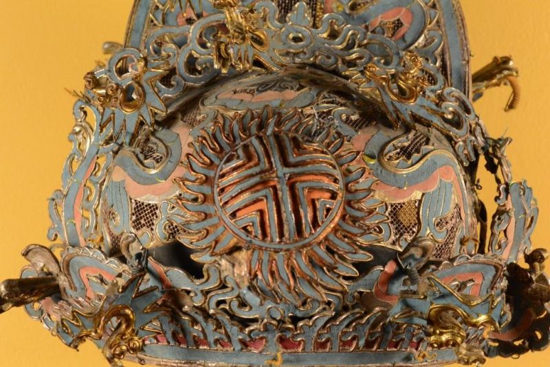 Alter chinesischer Theatre Kappe Sonne und Drachen 2