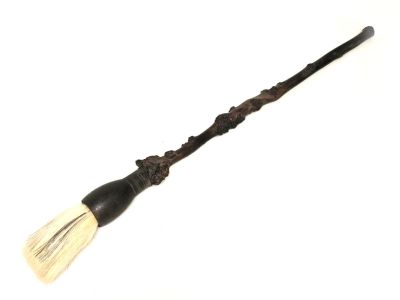 Alter Dekorativer Pinsel aus geschnitztem Kirschholz - 71cm