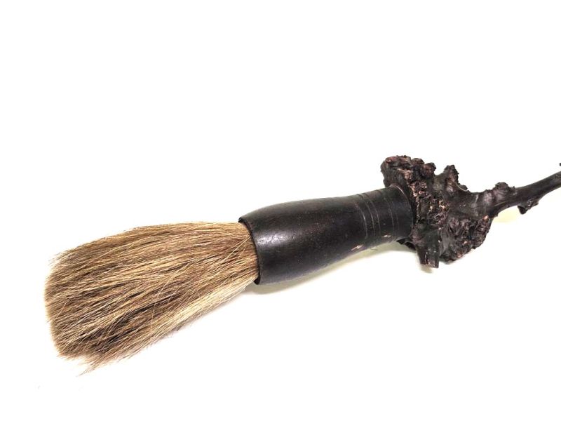 Alter Dekorativer Pinsel aus geschnitztem Kirschholz - 73cm 2