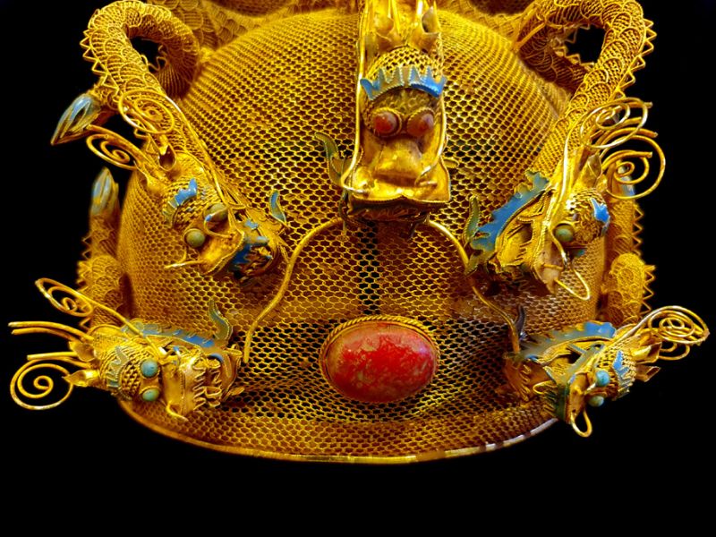 Alter goldener Theatre Kappe - Kaiser und Kaiserin - Die sechs Feuerdrachen 2