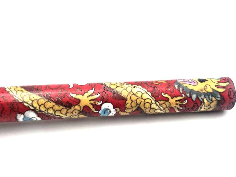 Alter roter Cloisonné-Pinsel mit goldenem Drachen zwischen weißen Wolken 4