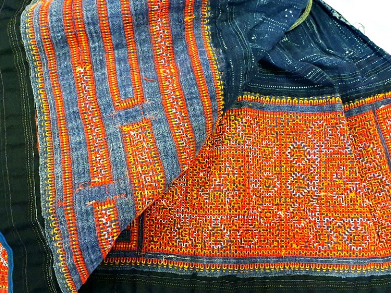 Altes Faltenkleid der Miao-Minderheit - Indigo und Kreuzstich 4