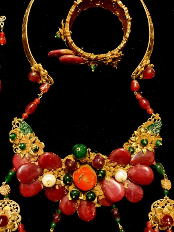 Altes Theaterjuwel - Kaiser und Kaiserin - Rot, Grün und Gold 4