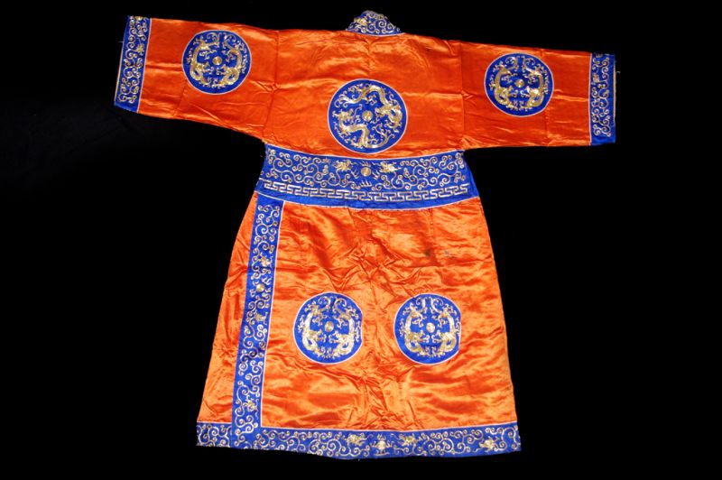 Altes traditionelles chinesisches Theaterkostüm - Orange – Kleidung des Kaisers 3