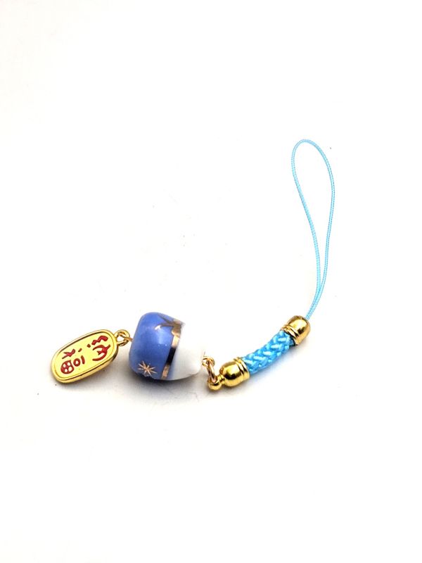Cliquez sur la vignette pour agrandir et survolez la photo pour zoomer Amulette Japonaise Maneki-neko - Porte-bonheur à suspendre - Bleu: Calme et paix 3
