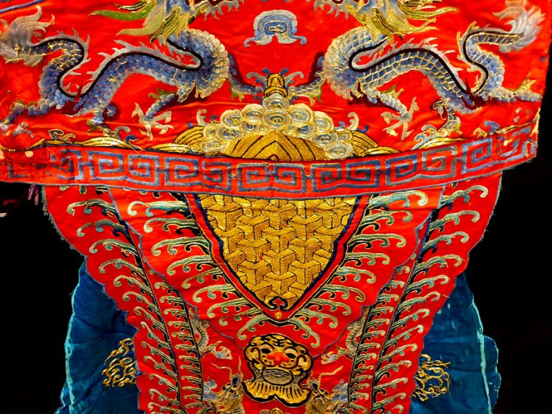 Ancien Costume de Théâtre Chinois Rouge et dorée 3