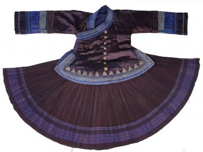 Ancien grand costume chinois de la minorité Miao Ancien grand costume chinois de la minorité Miao