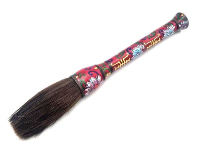 Ancien pinceau cloisonné rouge, paré de fleurs délicates