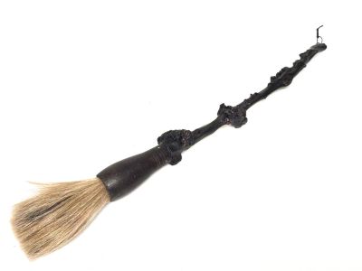 Ancien pinceau décoratif en bois de cerisier sculpté - 56cm