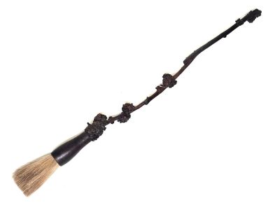Ancien pinceau décoratif en bois de cerisier sculpté - 72cm