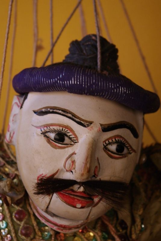 Ancienne grande Marionnette Birmane Vêtement en soie 3