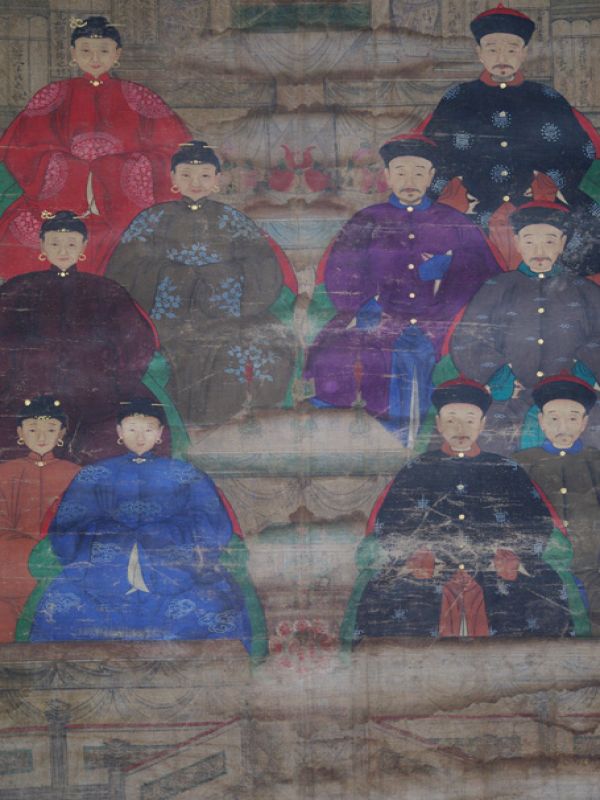 Ancienne Peinture d'ancêtres Chinois sur toile - Famille de 10 mandarins chinois 3