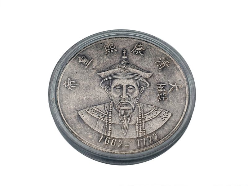 Pièce En Argent Ancienne De La Dynastie Qing, Avec Un Motif De Dragon  Chinois Banque D'Images et Photos Libres De Droits. Image 18440405