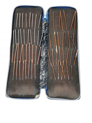 Ancienne trousse en cuir et aiguilles d'acupuncture Ancienne trousse en cuir et aiguilles d'acupuncture