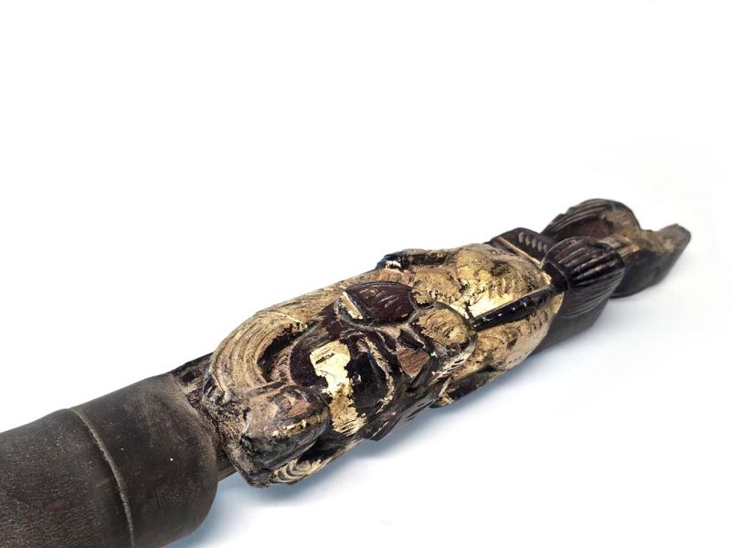 Ancient Foo Dog Carved Brush – Guardian Strength & Fortune of the Qing Dynasty 4