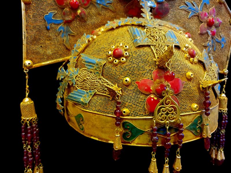Ancient golden Chinese Theatre Hat - Emperor and Empress 3