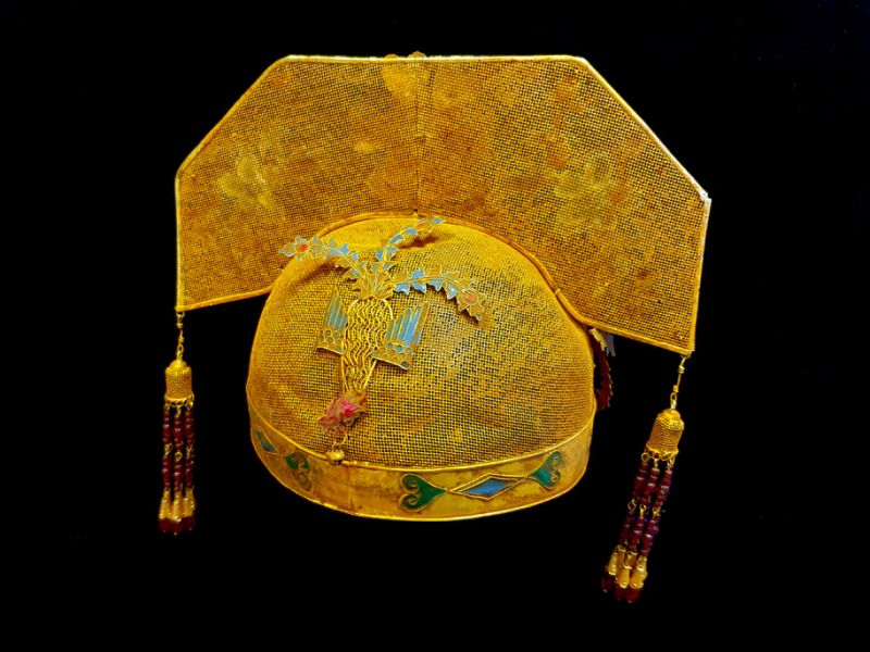Ancient golden Chinese Theatre Hat - Emperor and Empress 4