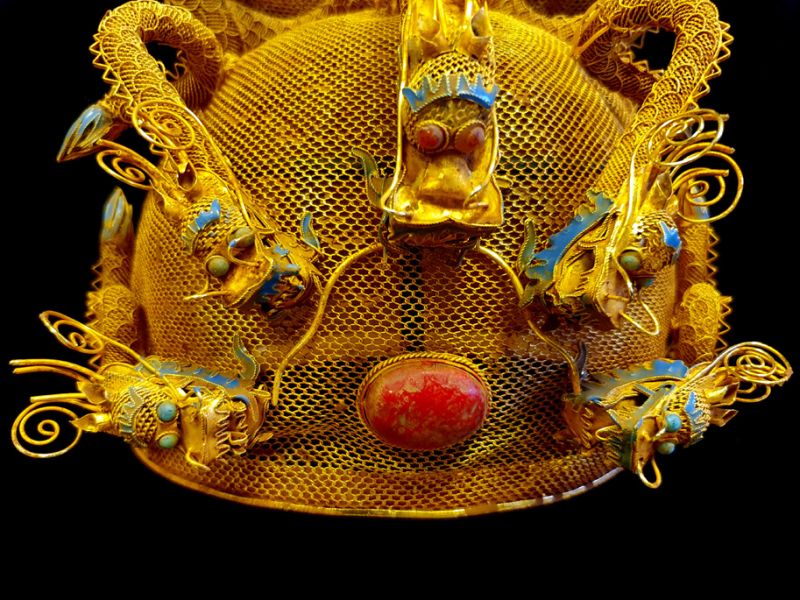 Ancient golden Chinese Theatre Hat - Emperor and Empress - The six fire dragons 2