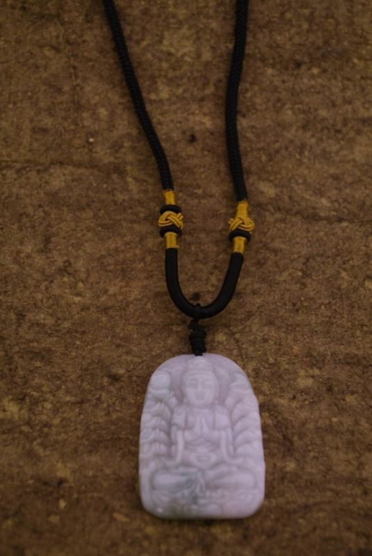 Anhänger aus Jade Buddha tausend Hände 2