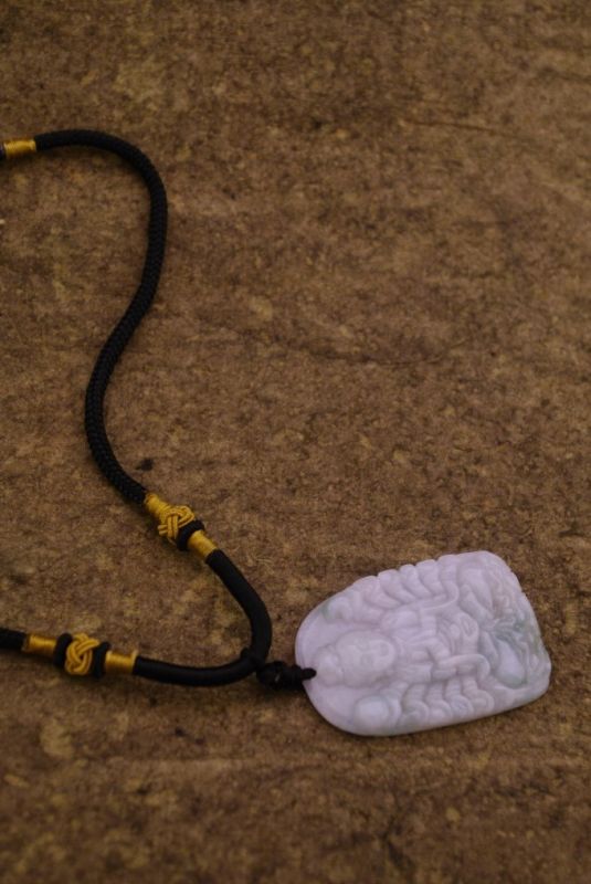 Anhänger aus Jade Buddha tausend Hände 4