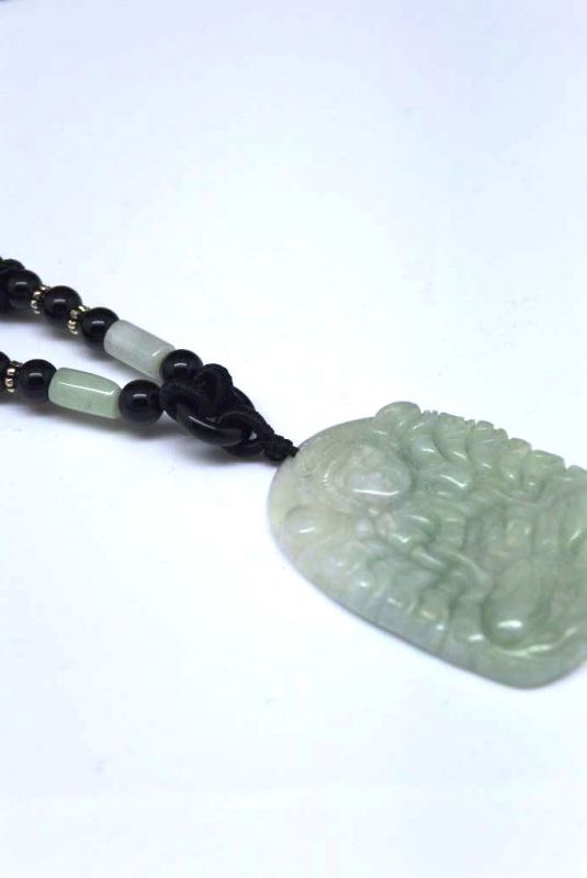 Anhänger aus Jade Buddha tausend Hände Hellgrün 5