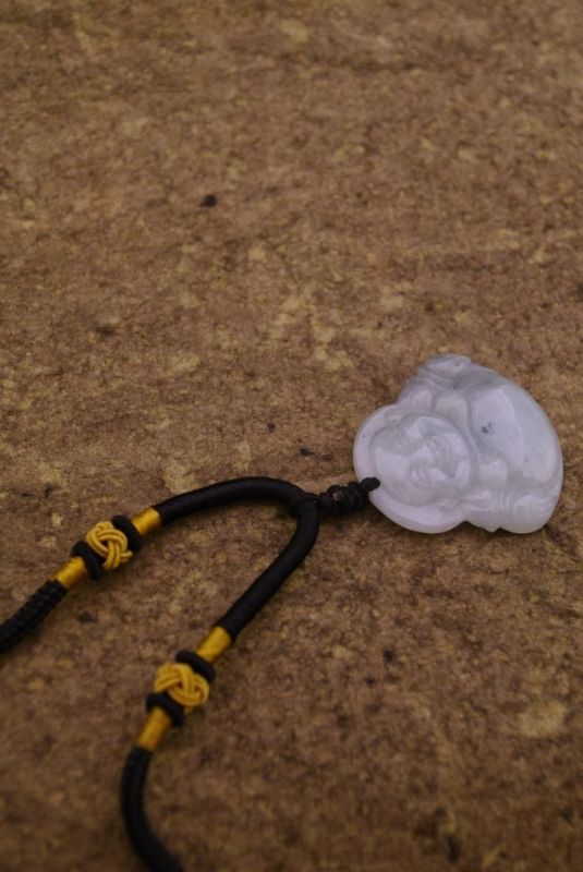 Anhänger aus Jade Weisser Lachender Buddha mit grünen Reflexen 5