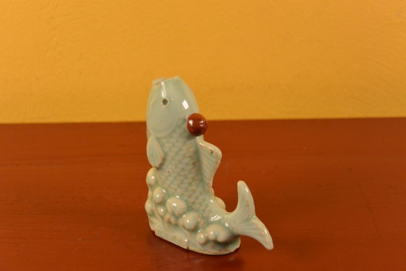 Animal Snuff Bottle in Porcelain Celadon green fish 1