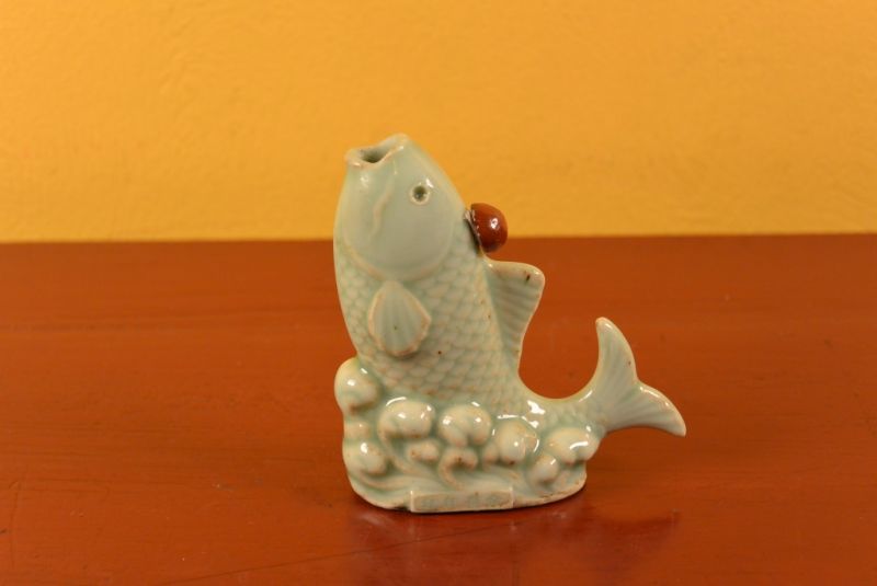 Animal Snuff Bottle in Porcelain Celadon green fish 2