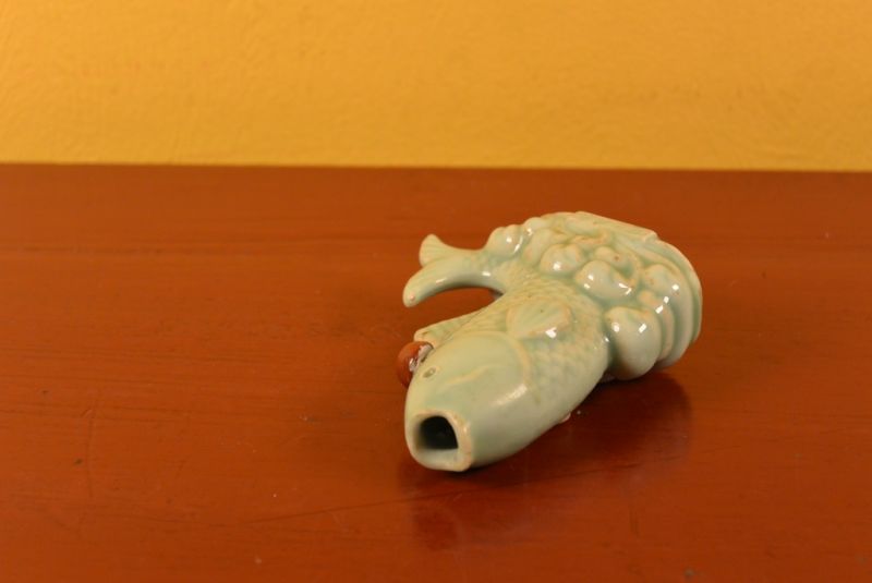 Animal Snuff Bottle in Porcelain Celadon green fish 5