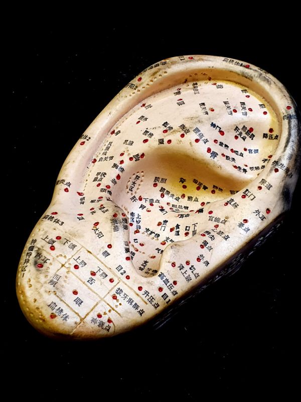 Haga clic en la imagen para ampliar Antigua estatua de acupuntura china - Plástico - Oreja grande 4