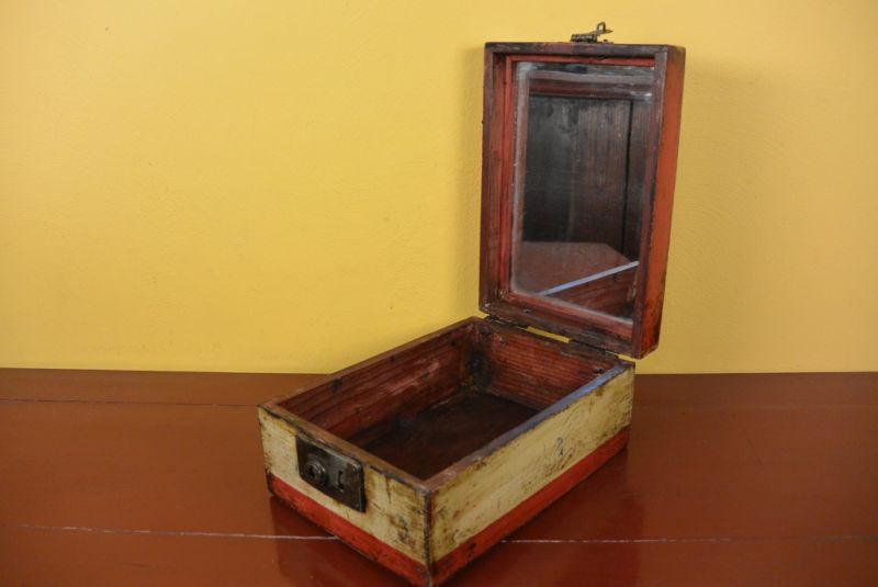 Antiguo Arcón Chino Rojo y Blanco 4