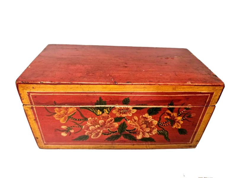 Antiguo Cofre Chino de Madera Rojo y Amarillo con Flores 1