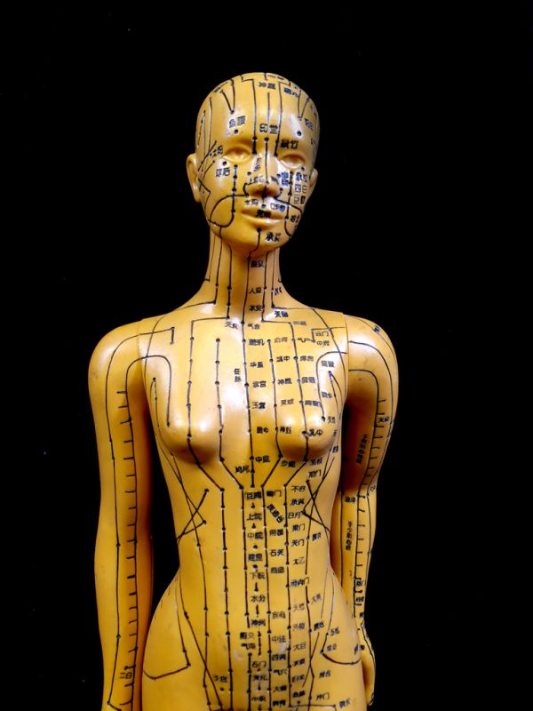 Antike chinesische Akupunktur-Statue - Plastik - Frau - Gelb 2