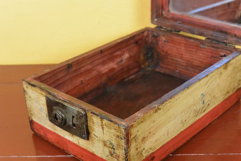 Antike Chinesische Truhe Rot und Weiß 5