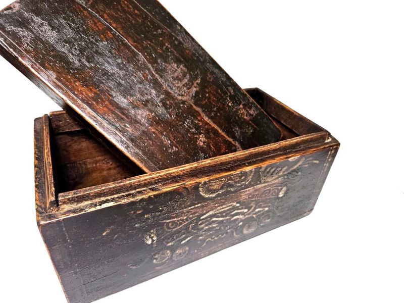 Bilder überfliegen für die vergrößerung Antike chinesische Truhe aus schwarzem Holz mit floralen Motiven 3