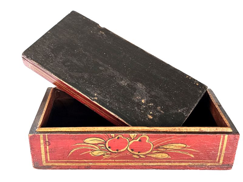 Antikes rotes Holz – Chinesische Truhe mit Blumen 4