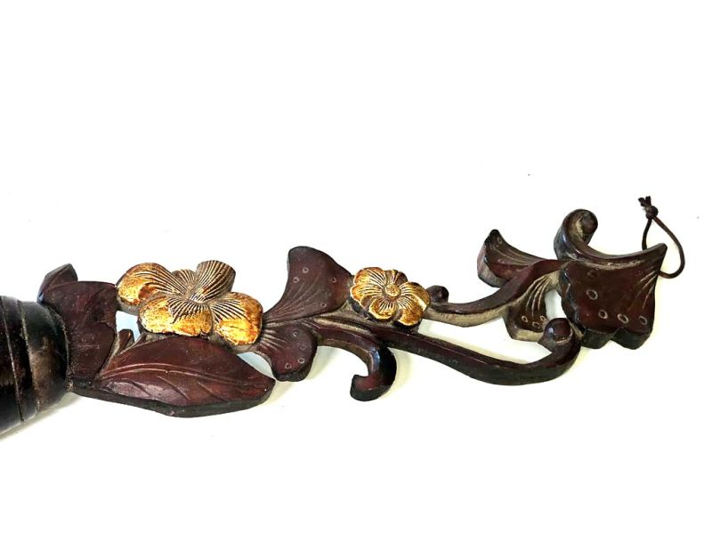 Antique Calligraphy Brush Carved with a Ginkgo Leaf and a Flower 4