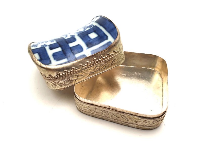 Asian Box - Metal and Porcelaina 4