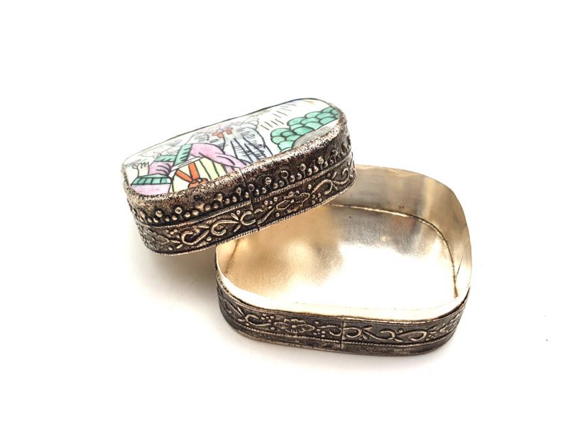 Asiatische Box Metall und Porzellan 2 Hofdamen 4