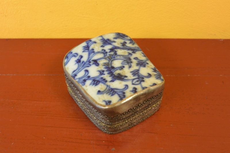 Asiatische Box Metall und Porzellan 2
