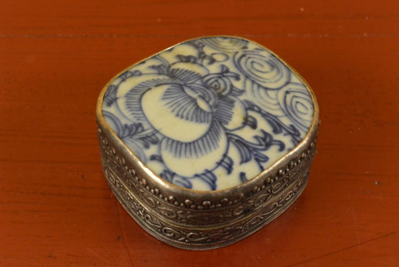 Asiatische Box Metall und Porzellan Kleine Blume 2