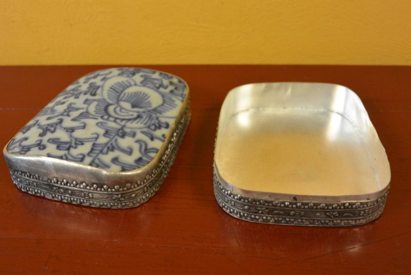 Asiatische Box Metall und Porzellan Weiß und blau 3 4