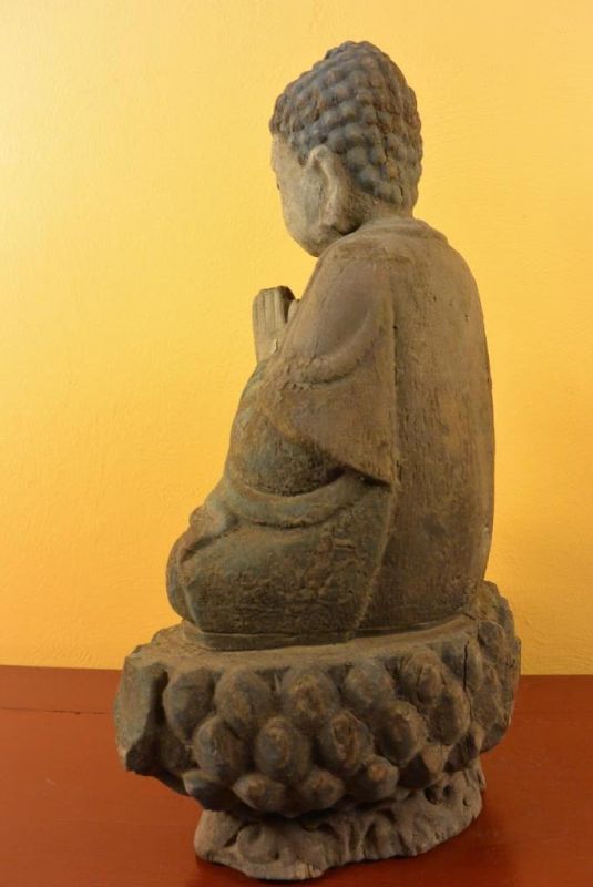 Asiatische Holzstatue Buddha auf einer Lotusblume 3