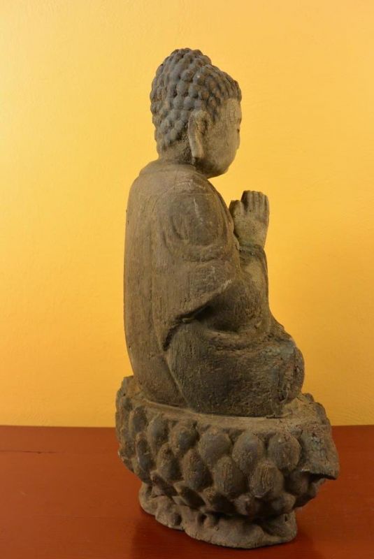 Asiatische Holzstatue Buddha auf einer Lotusblume 4