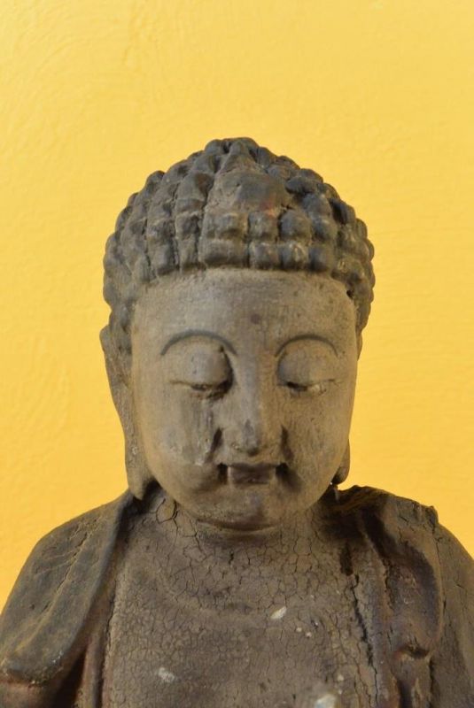 Asiatische Holzstatue Buddha in Meditationshaltung 2